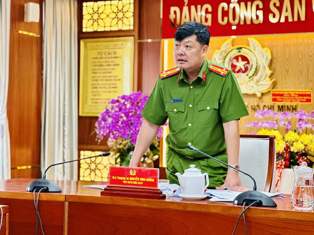 Thượng tá Nguyễn Đình Dương, Phó Giám đốc Công an TPHCM phát biểu tại buổi giám sát. Ảnh: CHÍ THẠCH Thượng tá Nguyễn Đình Dương, Phó Giám đốc Công an TPHCM phát biểu tại buổi giám sát. Ảnh: CHÍ THẠCH