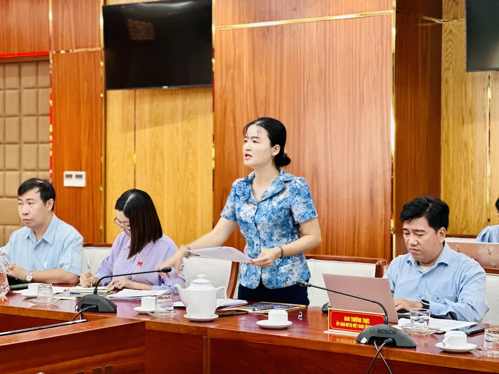 Thành viên đoàn giám sát đặt nhiều câu hỏi với Công an TPHCM. Ảnh: CHÍ THẠCH Thành viên đoàn giám sát đặt nhiều câu hỏi với Công an TPHCM. Ảnh: CHÍ THẠCH