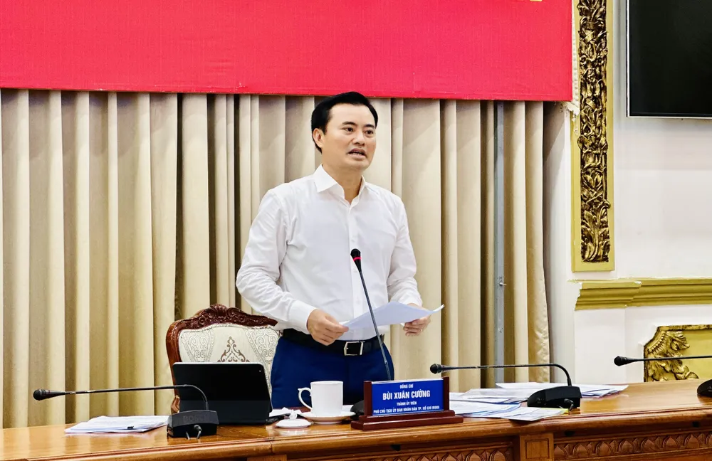 Phó Chủ tịch UBND TPHCM Bùi Xuân Cường phát biểu Phó Chủ tịch UBND TPHCM Bùi Xuân Cường phát biểu