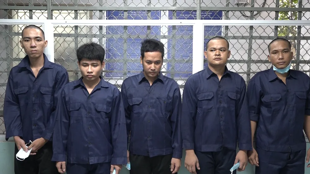 Nhóm đối tượng tại cơ quan công an