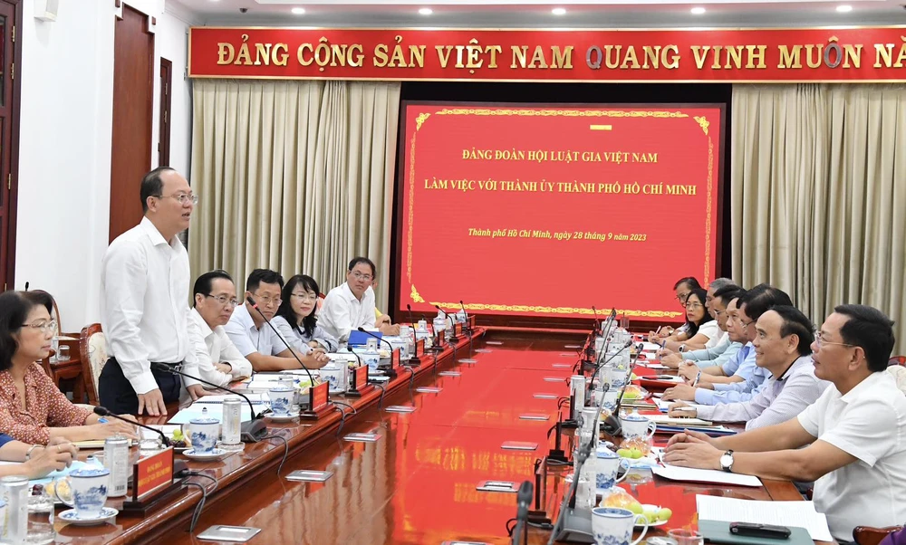 Quang cảnh buổi làm việc. Ảnh: VIỆT DŨNG