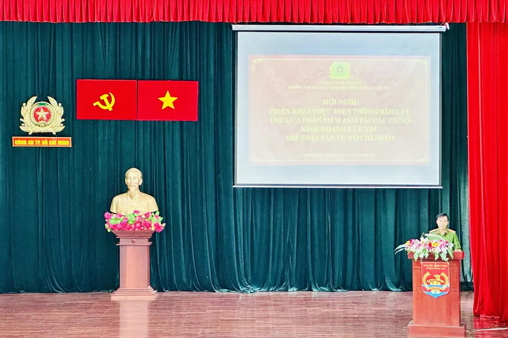 Đại diện Công an TPHCM chia sẻ tại hội nghị Đại diện Công an TPHCM chia sẻ tại hội nghị