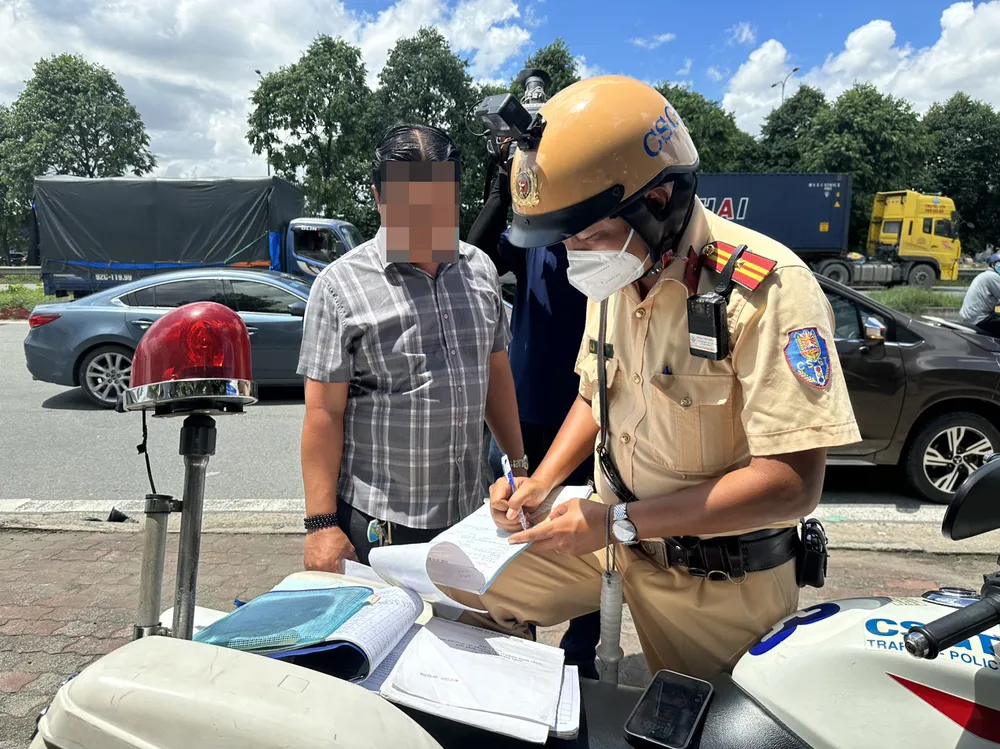 Tài xế S. bị xử phạt không có hợp đồng Tài xế S. bị xử phạt không có hợp đồng