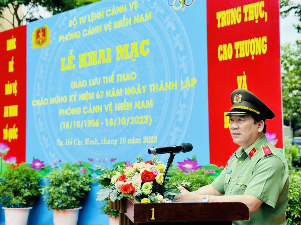 Thiếu tướng Phạm Văn Hùng, Phó Tư lệnh Bộ Tư lệnh Cảnh vệ phụ trách phía Nam phát biểu chỉ đạo. Ảnh: CHÍ THẠCH Thiếu tướng Phạm Văn Hùng, Phó Tư lệnh Bộ Tư lệnh Cảnh vệ phụ trách phía Nam phát biểu chỉ đạo. Ảnh: CHÍ THẠCH