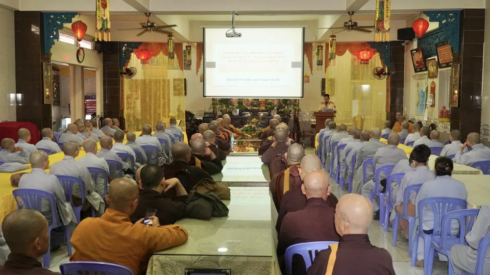 Tham dự có các vị hoà thượng, thượng toạ, mi trưởng, đại đức cùng gần 300 tăng, ni, phật tử của Giáo hội Phật giáo Việt Nam quận Gò Vấp Tham dự có các vị hoà thượng, thượng toạ, mi trưởng, đại đức cùng gần 300 tăng, ni, phật tử của Giáo hội Phật giáo Việt Nam quận Gò Vấp