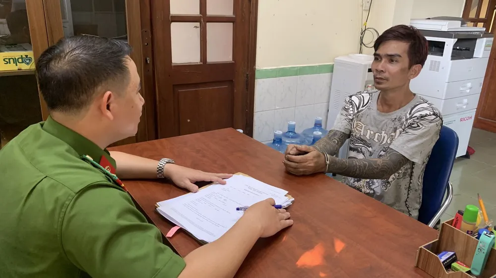 Công an lấy lời khai Bậm Công an lấy lời khai Bậm