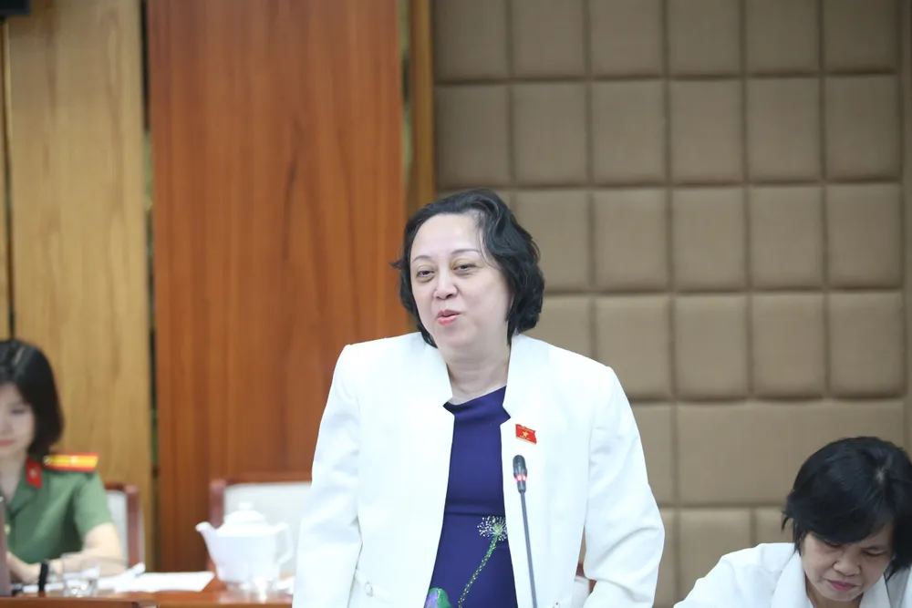 ĐBQH Phạm Khánh Phong Lan phát biểu. Ảnh: CHÍ THẠCH ĐBQH Phạm Khánh Phong Lan phát biểu. Ảnh: CHÍ THẠCH