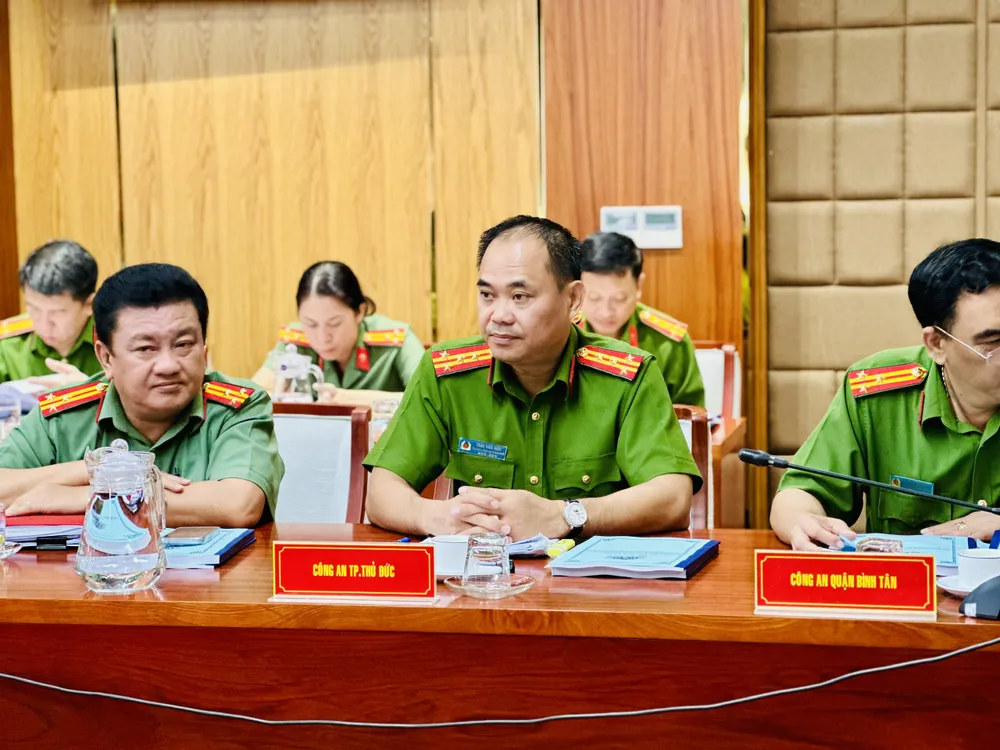 Đại diện Công an TP Thủ Đức cùng các phòng nghiệp vụ tại hội thảo. Ảnh: CHÍ THẠCH Đại diện Công an TP Thủ Đức cùng các phòng nghiệp vụ tại hội thảo. Ảnh: CHÍ THẠCH