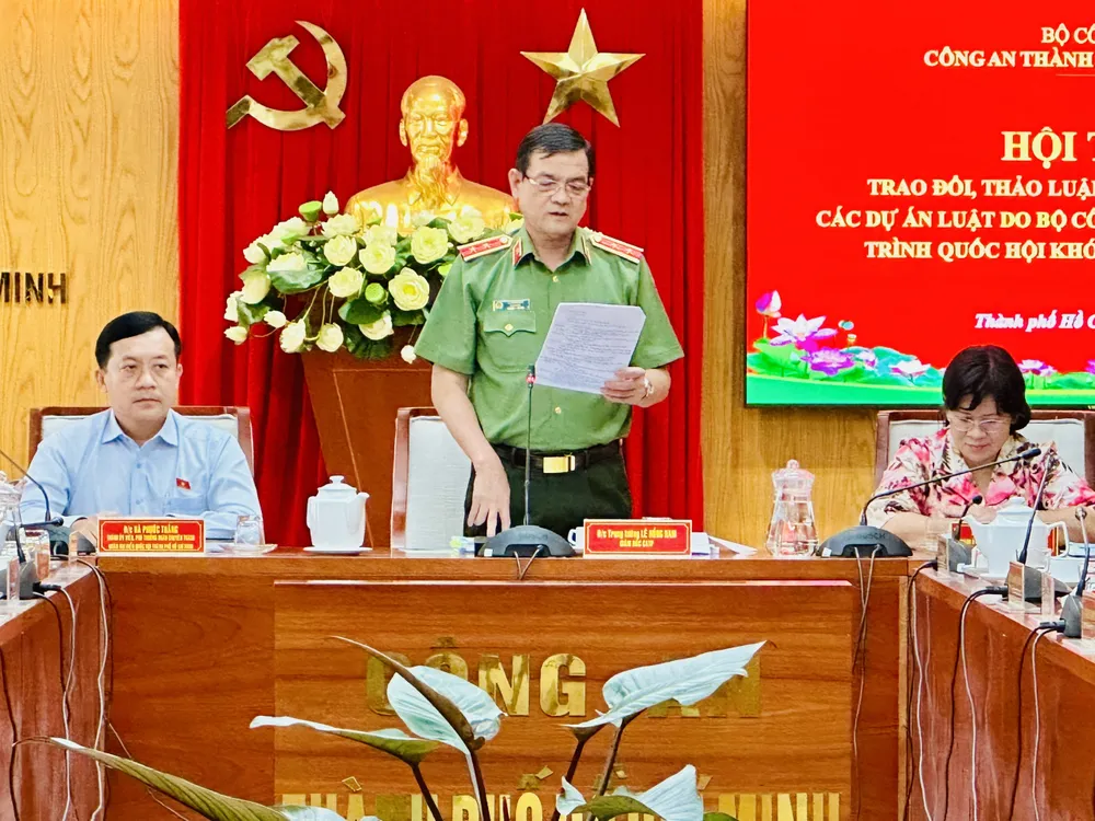 Trung tướng Lê Hồng Nam, Giám đốc Công an TPHCM, phát biểu tại hội thảo. Ảnh: CHÍ THẠCH Trung tướng Lê Hồng Nam, Giám đốc Công an TPHCM, phát biểu tại hội thảo. Ảnh: CHÍ THẠCH