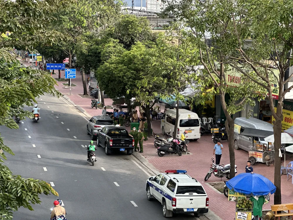 Công an có mặt tại chi nhánh nhà xe Thành Bưởi ở quận Bình Thạnh chiều 26-10 Công an có mặt tại chi nhánh nhà xe Thành Bưởi ở quận Bình Thạnh chiều 26-10