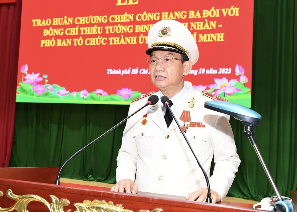 Thiếu tướng Nguyễn Thanh Nhàn, Phó trưởng Ban tổ chức Thành ủy TPHCM chia sẻ cảm xúc. Ảnh: VIỆT DŨNG