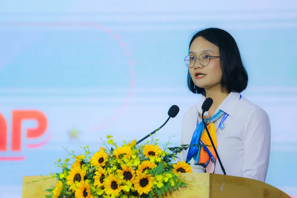 Phó Bí thư Thành Đoàn TPHCM, Chủ tịch Hội Sinh viên Việt Nam TPHCM Trần Thu Hà phát biểu tại đại hội