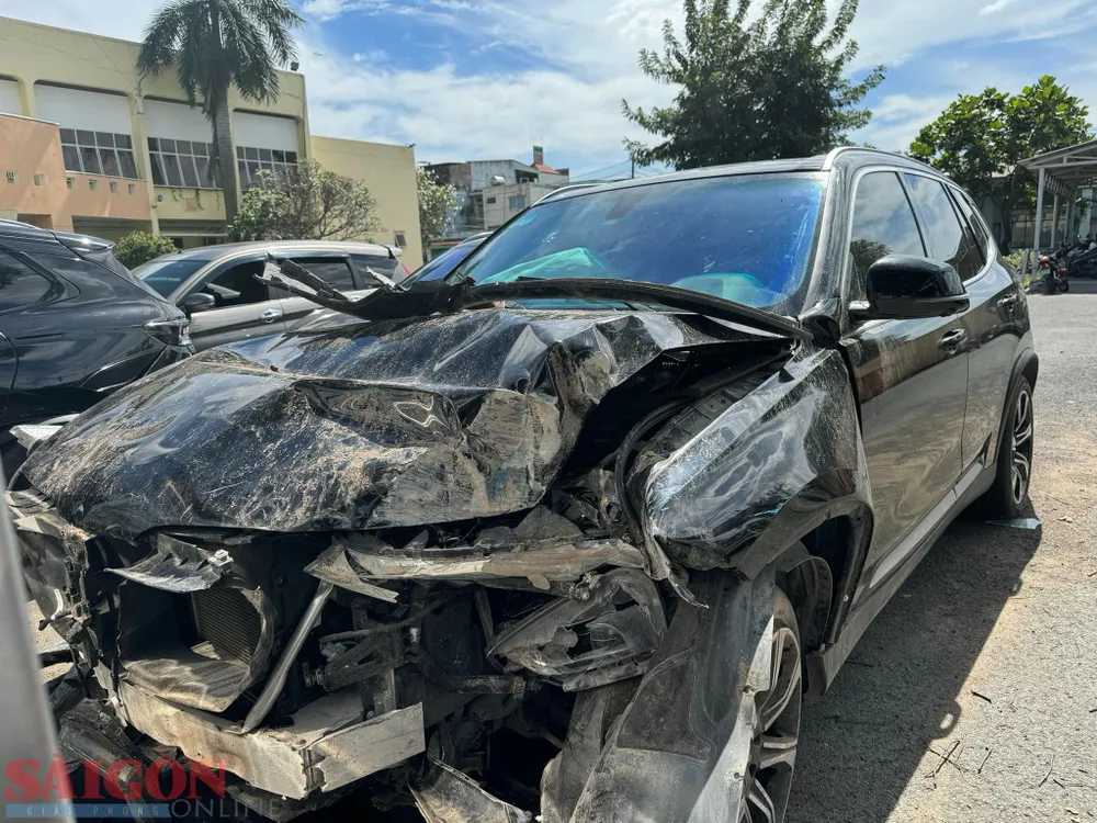 Xe ô tô do Trí điều khiển gây tai nạn liên hoàn Xe ô tô do Trí điều khiển gây tai nạn liên hoàn