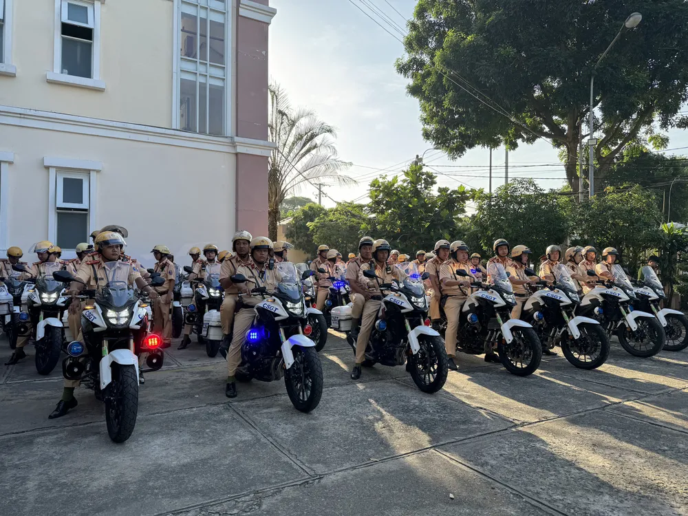 Các đơn vị tại buổi ra quân tổng kiểm tra, kiểm soát người điều khiển phương tiện tham gia giao thông vi phạm nồng độ cồn và chất kích thích ở TP Thủ Đức. Ảnh: CHÍ THẠCH