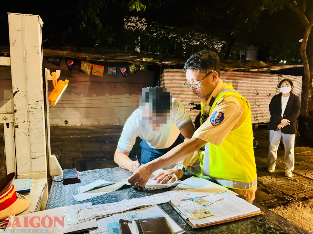 Ông D. làm việc với CSGT