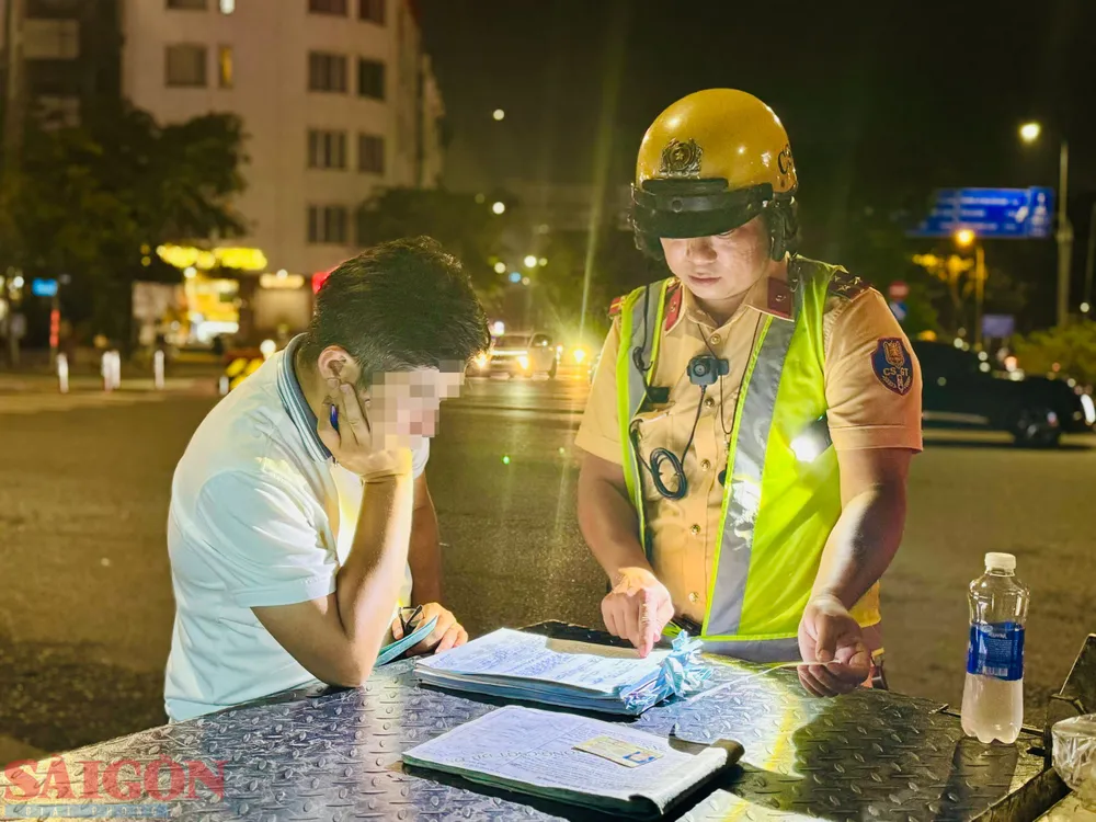 Ông A. làm việc với CSGT