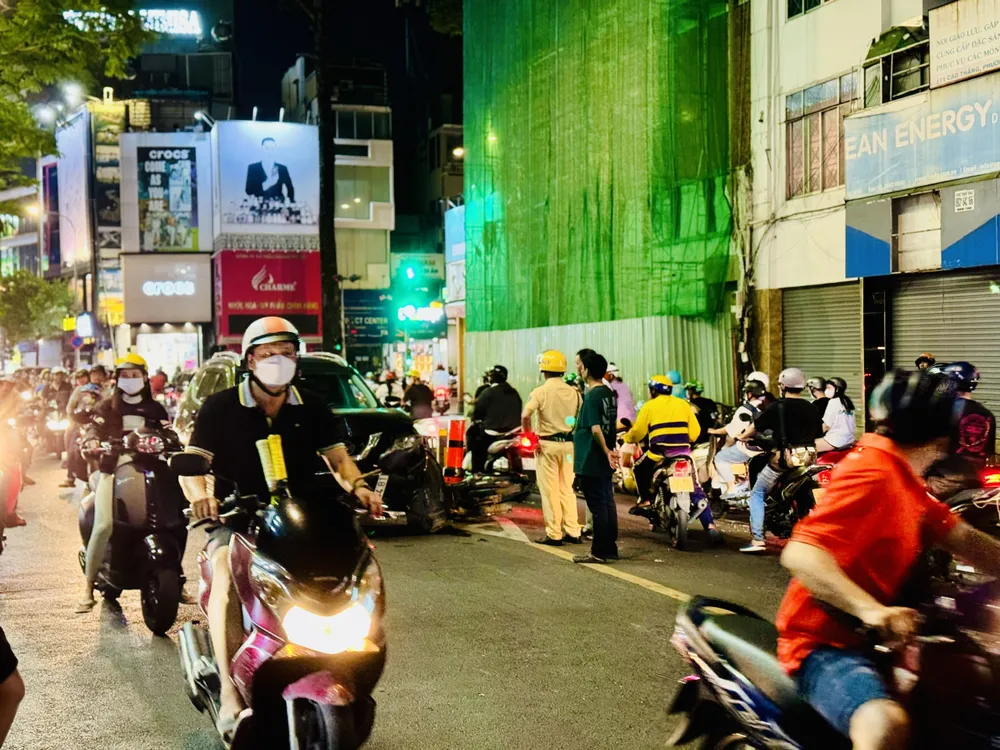 Giao thông qua khu vực ùn ứ Giao thông qua khu vực ùn ứ