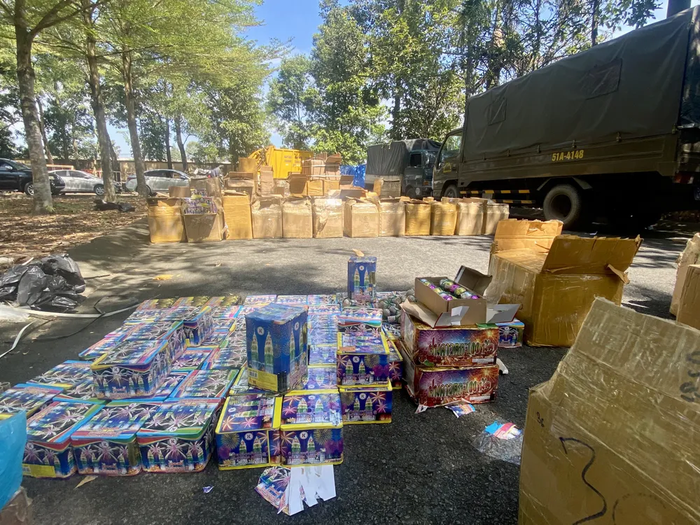 Công an thu giữ hơn 3 tấn pháo nổ