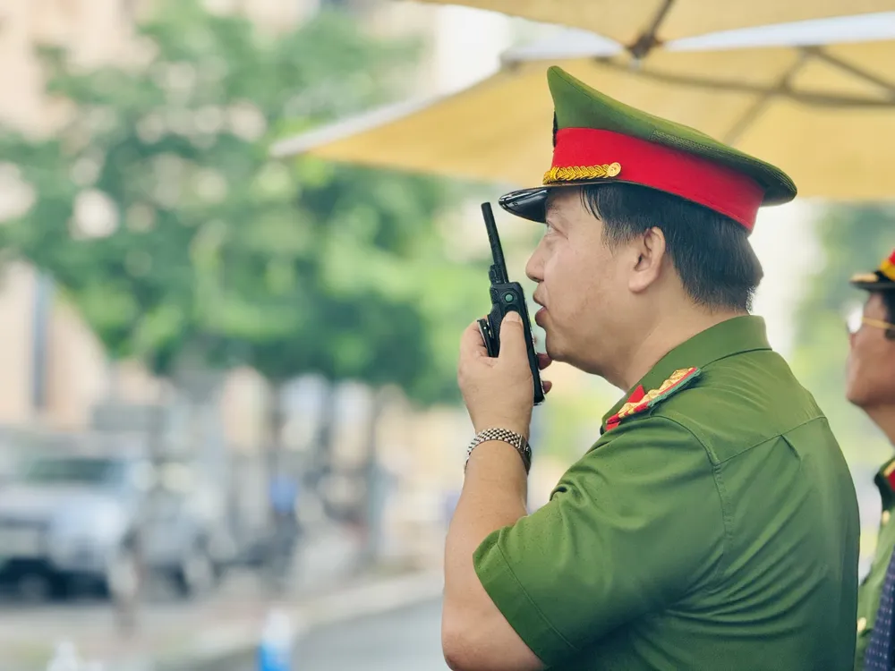 Đại tá Huỳnh Quang Tâm, Trưởng Phòng PC07, Công an TPHCM chỉ đạo diễn tập chữa cháy tại hiện trường