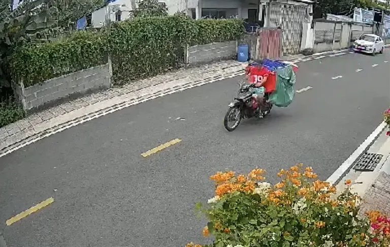 Hình ảnh Tuấn lấy trộm xe và hàng hóa của shipper Hình ảnh Tuấn lấy trộm xe và hàng hóa của shipper