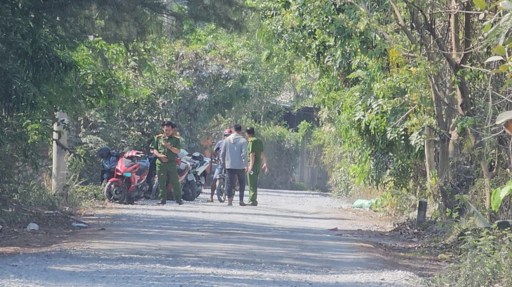 Công an phong tỏa khám nghiệm hiện trường.