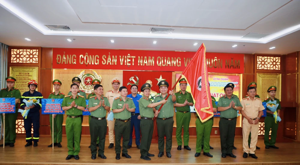 Công an TPHCM tổ chức lễ xuất quân các hoạt động đồng hành cùng thanh niên công an xã, thị trấn và ra mắt công trình của Thanh niên Công an TPHCM giai đoạn 2024 – 2027