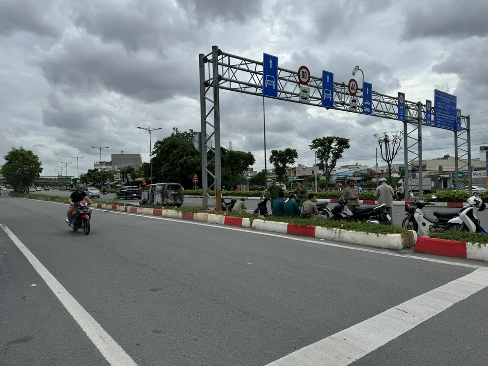 Lực lượng chức năng tại hiện trường z5521894320873_092b48fea99f9741c94b9702a158c1d1.jpg