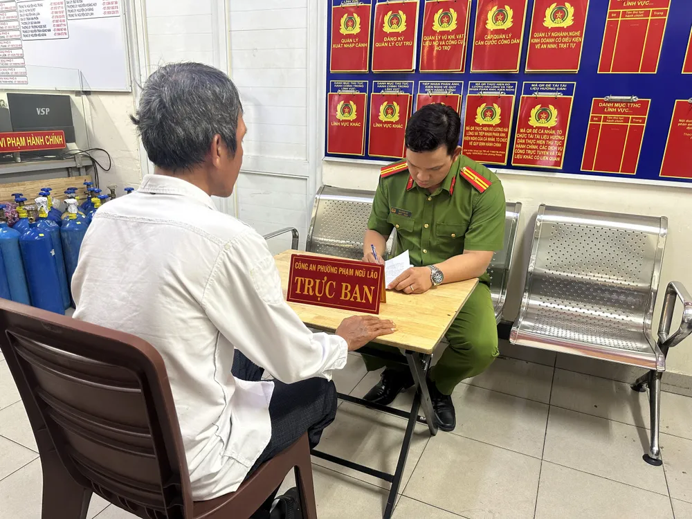 Lực lượng chức năng đưa nhiều người lang thang, vô gia cư, người nghiện ma túy về làm việc b5ed4b66d0d1738f2ac0.jpg