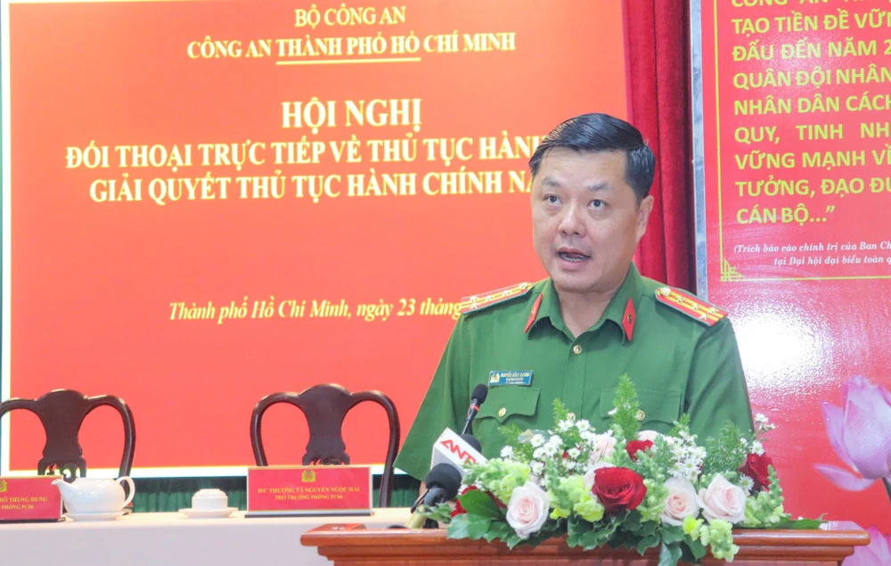 Đại tá Nguyễn Đình Dương, Phó Giám đốc Công an TPHCM phát biểu tại buổi đối thoại Hình 2.jpg