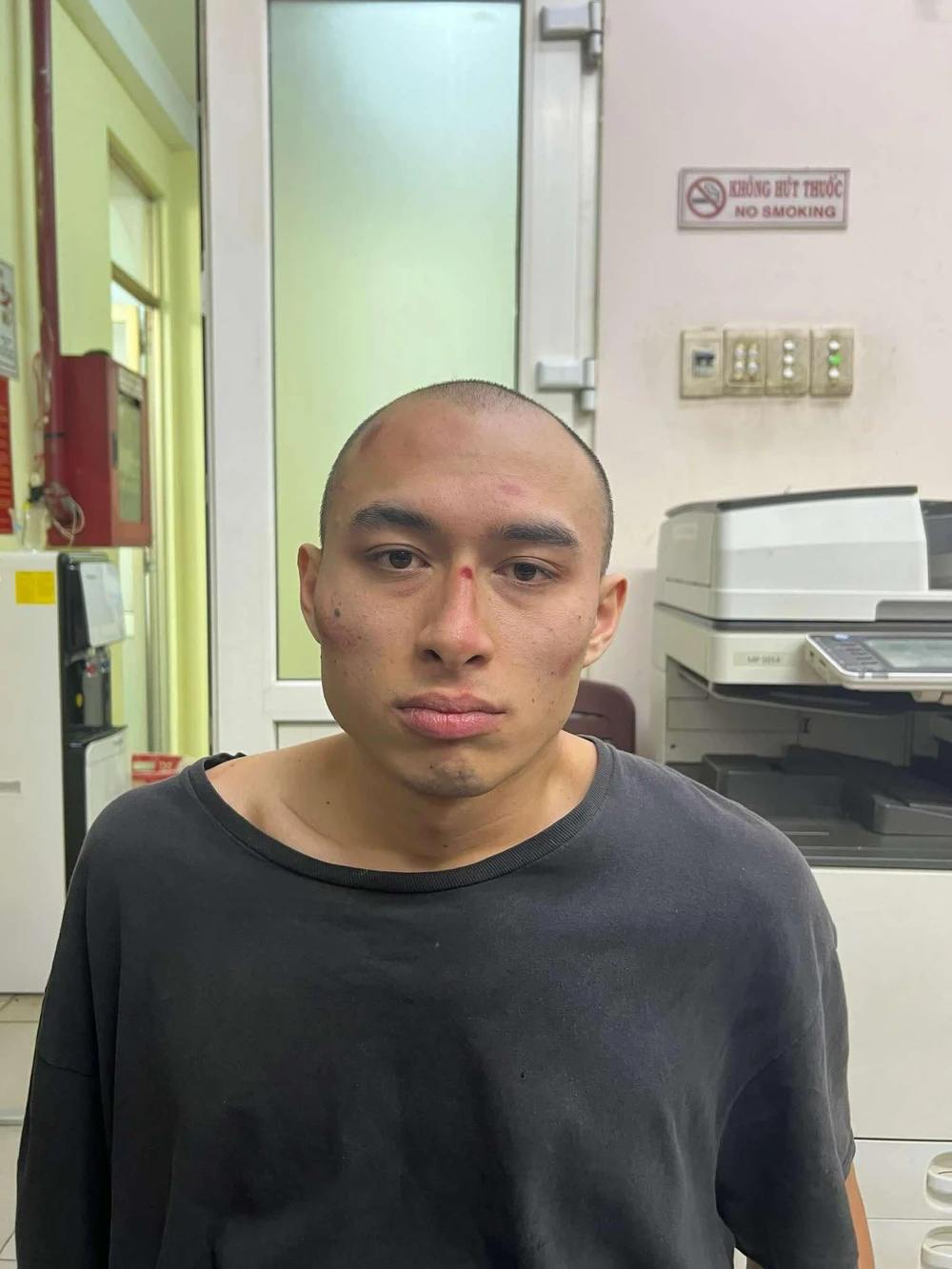 Nguyễn Christopher Thiên Phước tại cơ quan công an 568e0258-6414-43c8-a3db-0cc6d907e691.jpeg