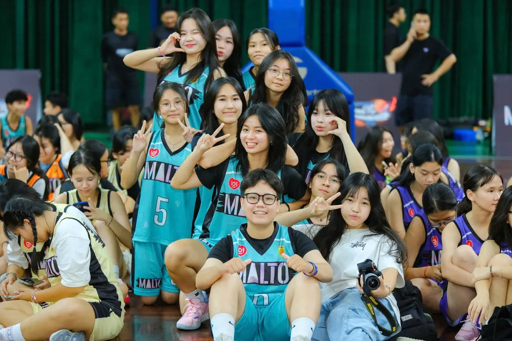 Các đội tham dự giải. z6463390054670_5b8dd563a7db079a6674ab94569f1366.jpg
