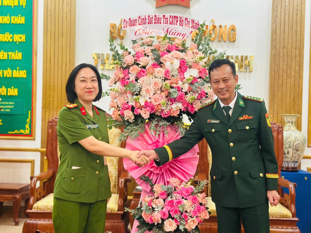 Cơ quan CSĐT Công an TPHCM thăm, chúc mừng Bộ Chỉ huy BĐBP TPHCM z6577814492531_0afb04b8f7b0da01d4fbbdcd418b3020.jpg