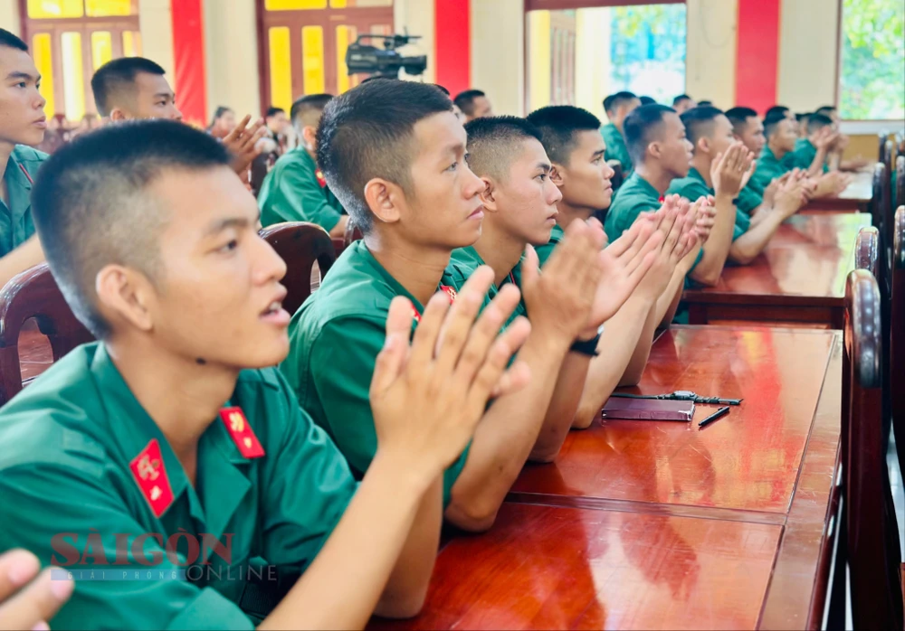 Các chiến sĩ mới tại Trung Đoàn 31 - Sư đoàn Bộ binh 309. Ảnh: CHÍ THẠCH tempImagek7WOEK.jpg