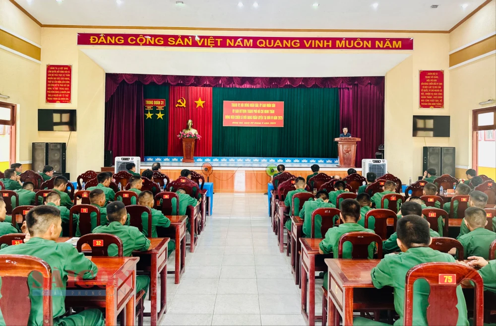 Các cán bộ chiến sĩ mới tại Trung Đoàn 31 - Sư đoàn Bộ binh 309. Ảnh: CHÍ THẠCH tempImageU1EiBp.jpg