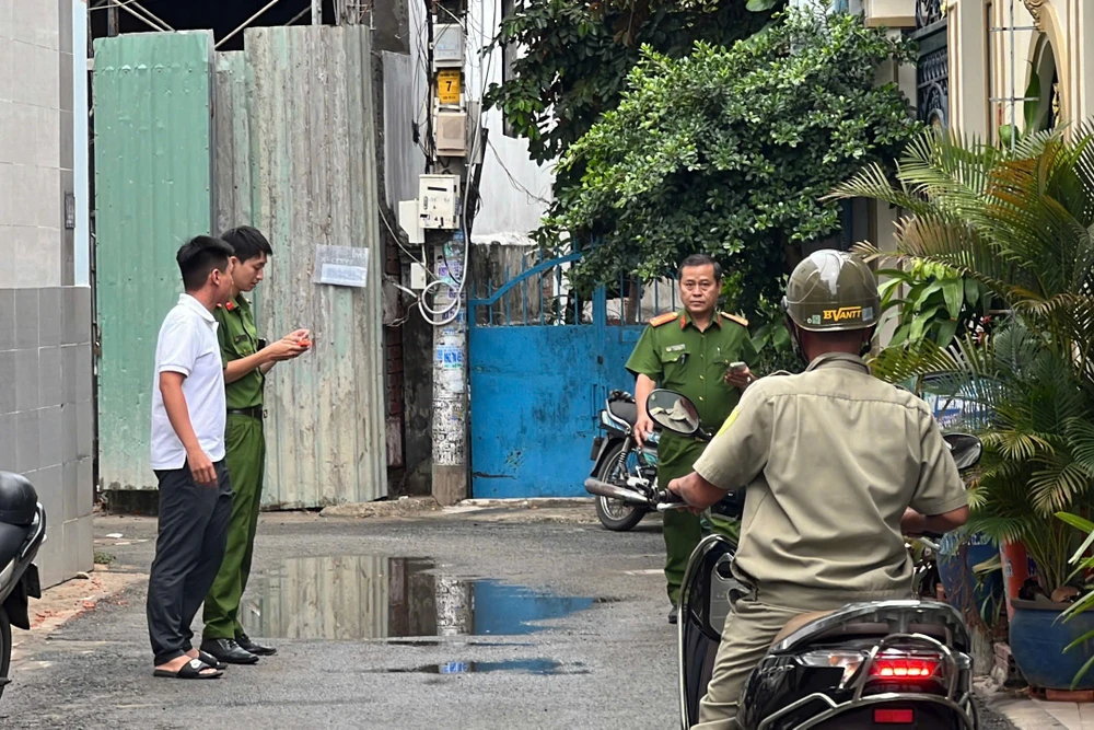 Công an có mặt tại hiện trường z6590129366937_17eb3824fe06832ff065300489ebbcd8.jpg