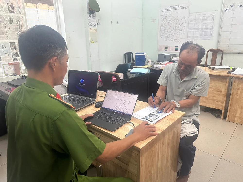 Công an lấy lời khai Huỳnh Minh Trung z6590942963421_a701fed4a355e654e810950200ee5453.jpg