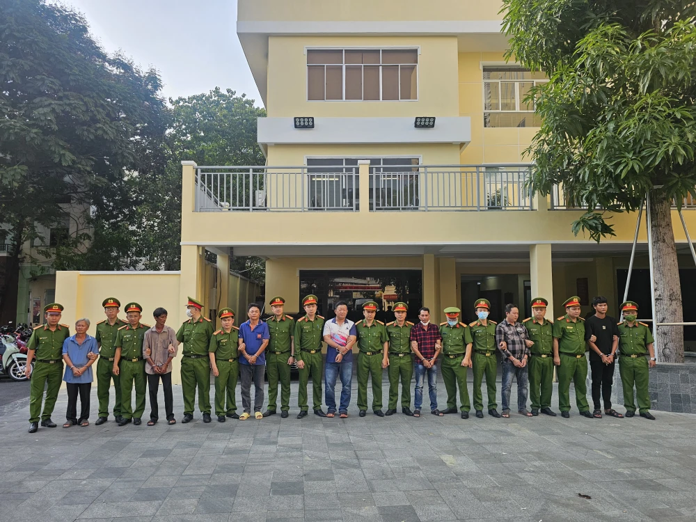 Nhóm đối tượng tại cơ quan công an 20250428_161602 (1).jpg