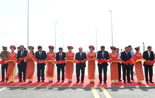 Khánh thành cây cầu vượt biển dài nhất Việt Nam ảnh 1 Khánh thành cây cầu vượt biển dài nhất Việt Nam ảnh 1