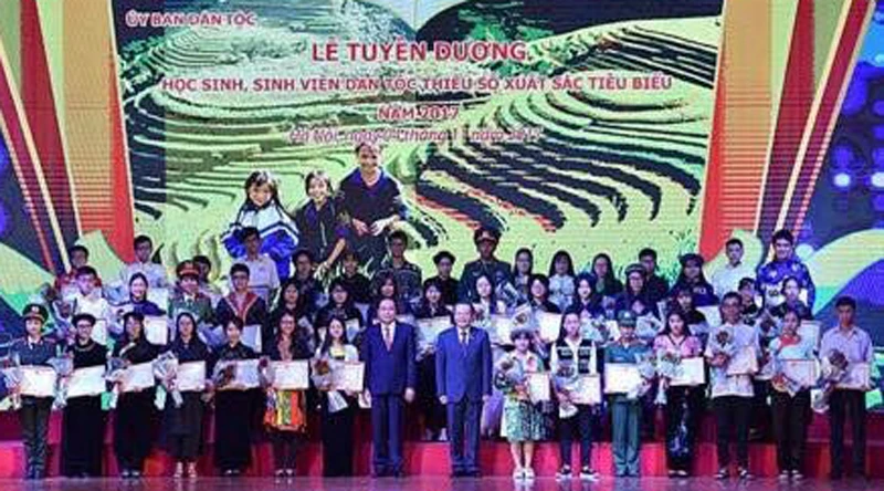 Lễ tuyên dương 161 học sinh dân tộc thiểu số 2017