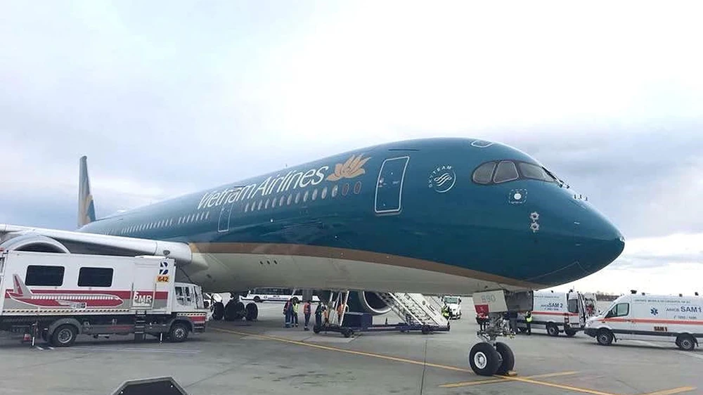 Máy bay Vietnam Airlines phải hạ cánh khẩn cấp để cấp cứu hành khách