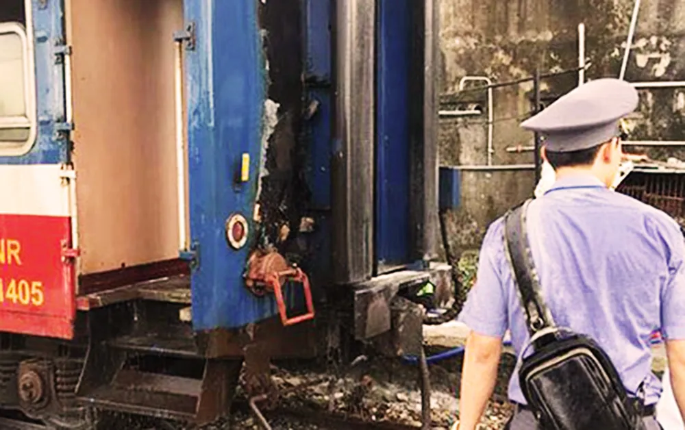 Tàu NH1 bốc cháy giữa hành trình từ Huế vào Nha Trang ảnh 1 Tàu NH1 bốc cháy giữa hành trình từ Huế vào Nha Trang ảnh 1