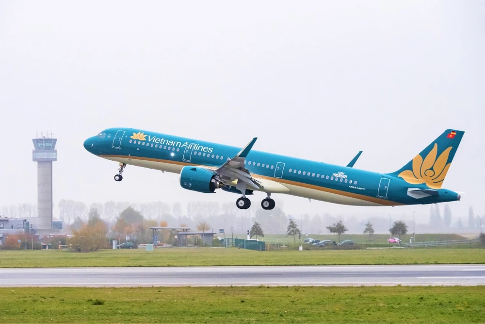 Vietnam Airlines mở thêm 2 đường bay mới từ TPHCM và Hà Nội đi Thâm Quyến