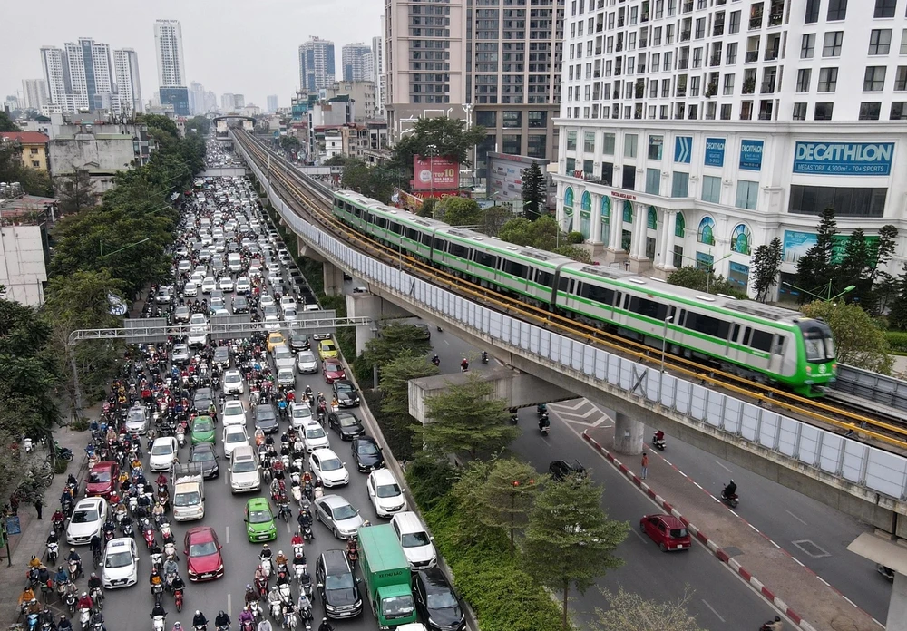 Đường sắt đô thị Cát Linh - Hà Đông đang vận hành thử trước khi bàn giao. Ảnh: VIẾT CHUNG