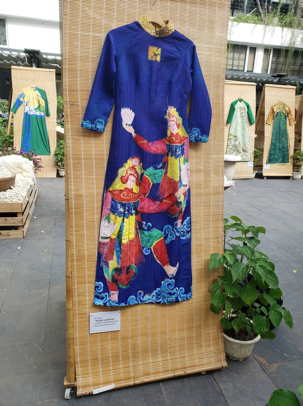 200 bộ áo dài tham dự triển lãm “Áo dài trên con đường di sản“ ảnh 2