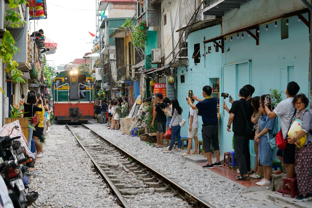 Cà phê đường tàu khu vực quận Hoàn Kiếm, Hà Nội