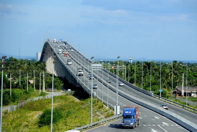 Cầu Long Thành trên tuyến đường cao tốc TPHCM - Long Thành