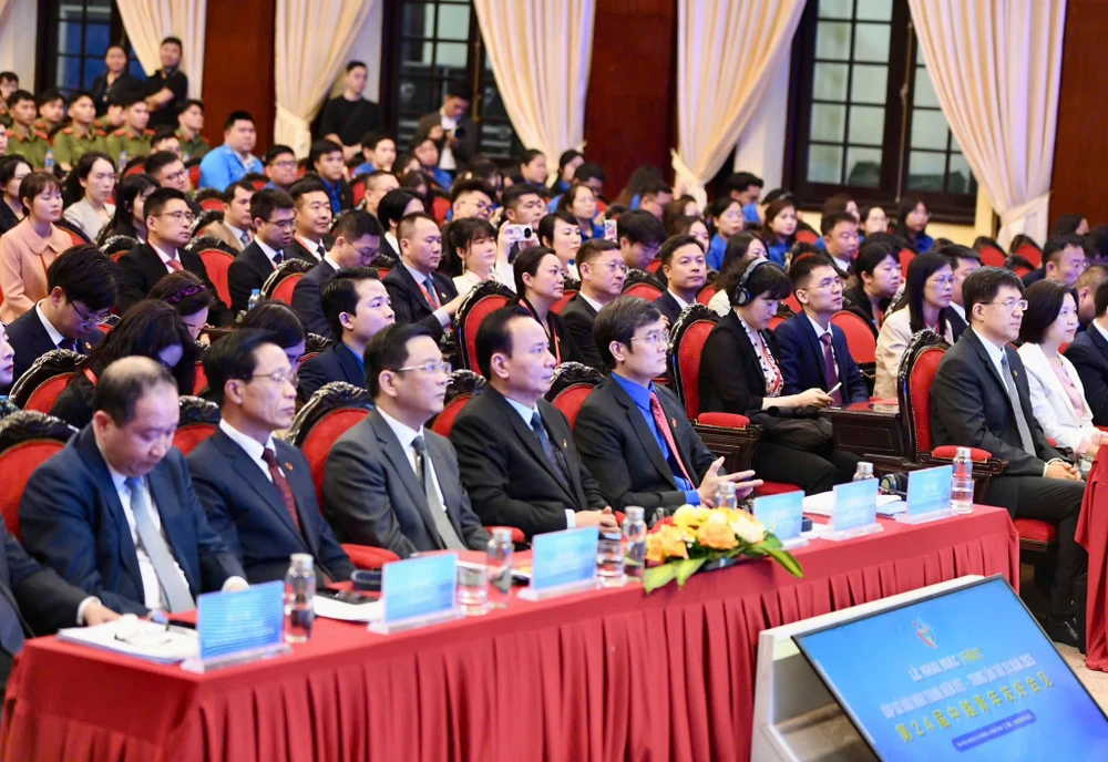 Các đại biểu tham dự diễn đàn thanh niên hai nước với chủ đề “Tuổi trẻ Việt - Trung: Vững vàng lý tưởng” Dien dan 2.jpg