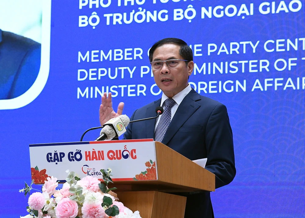 Phó Thủ tướng, Bộ trưởng Bộ Ngoại giao Bùi Thanh Sơn phát biểu tại hội nghị. Ảnh: VIẾT CHUNG Gap go HQ 2.jpg