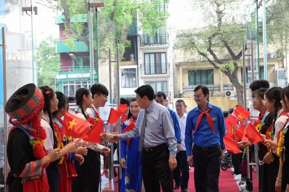 Chủ tịch nước Lương Cường chúc mừng các đại biểu dự Đại hội Cháu ngoan Bác Hồ toàn quốc lần thứ X. Ảnh: VIẾT CHUNG Dai hoi 2.jpg