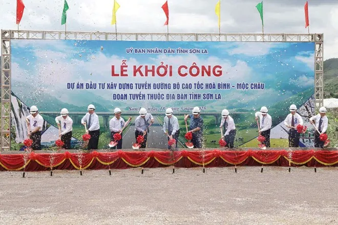 Tỉnh Sơn La đã khởi công dự án đầu tư xây dựng tuyến đường bộ cao tốc Hòa Bình - Mộc Châu
